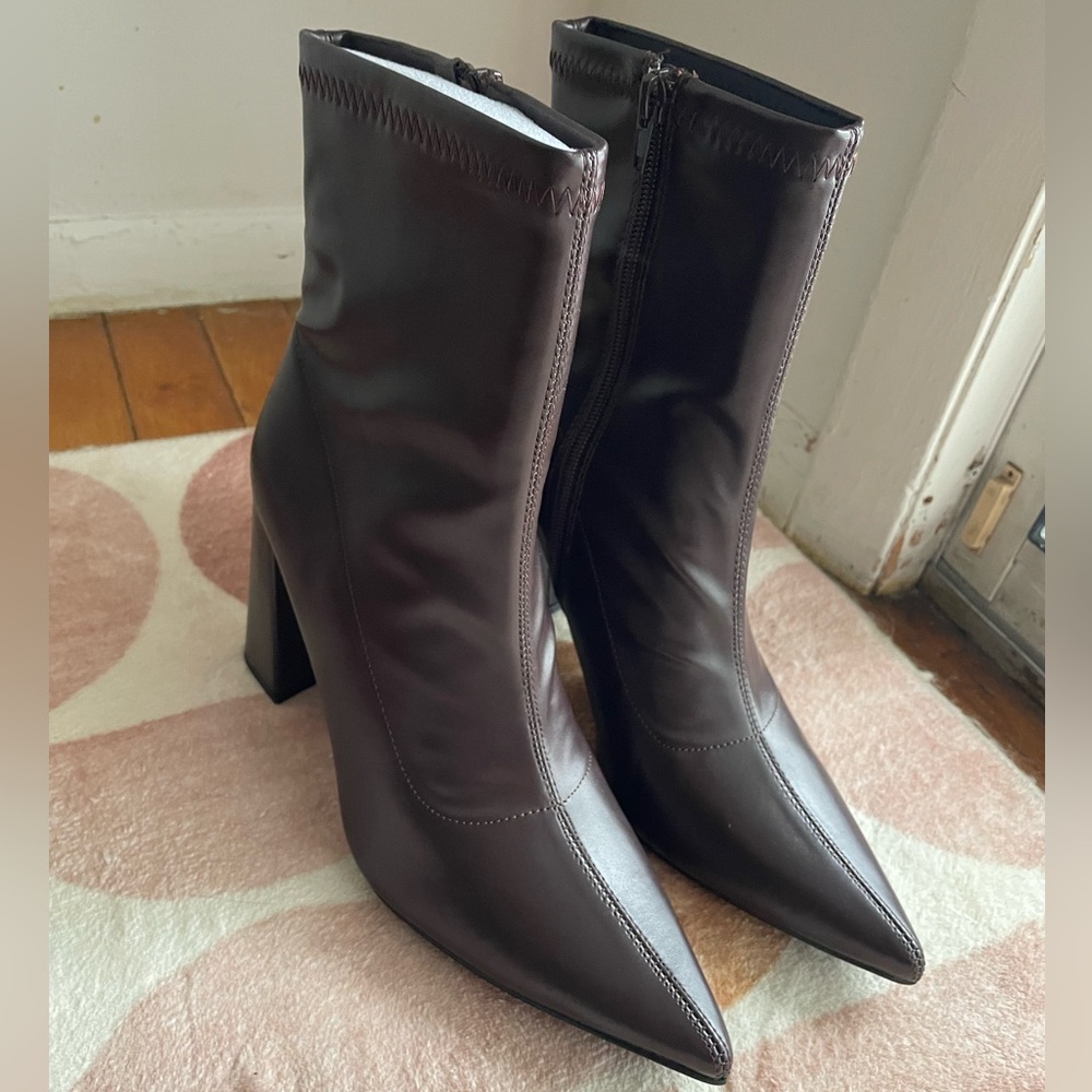 Chic Dark Brown Heeled Boots